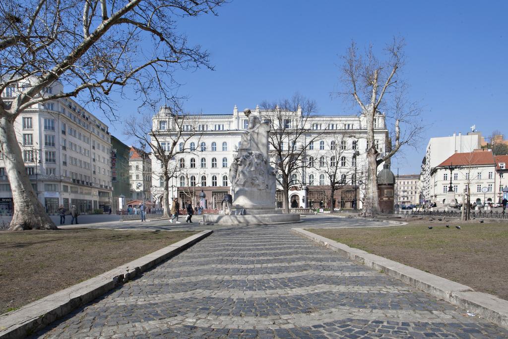 Diana Apartment On Vaci Utca Budapest Exterior photo