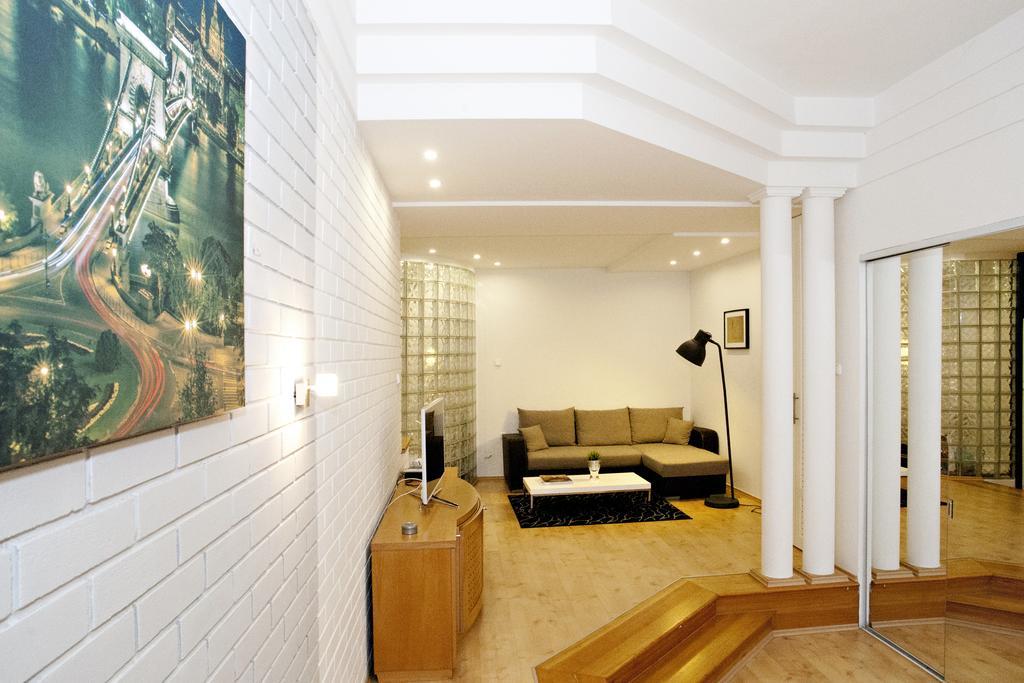 Diana Apartment On Vaci Utca Budapest Exterior photo
